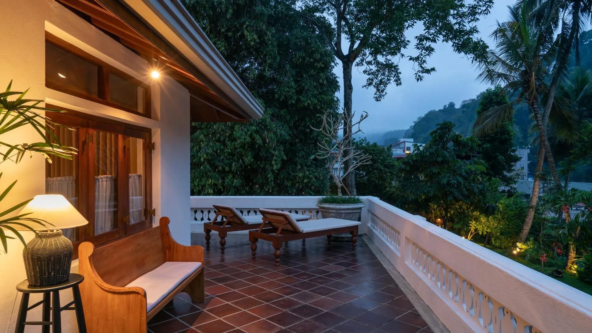 Taru Villas Kandy 5*,