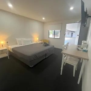 Abajaz Motel-central-king Bed-shaded Parking Motel Longreach